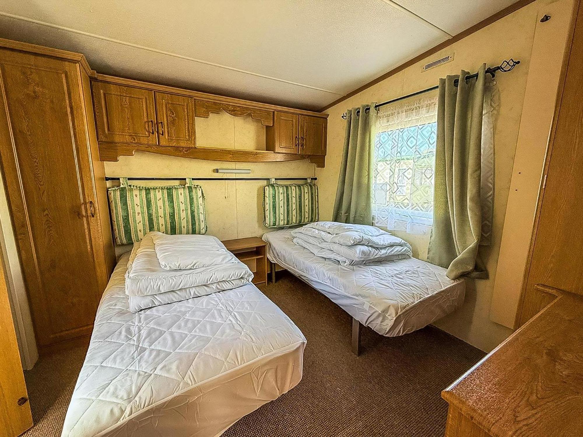 6 Berth Caravan By The Beach In Hunstanton In Norfolk, Pets Welcome Ref 13009L Exteriör bild